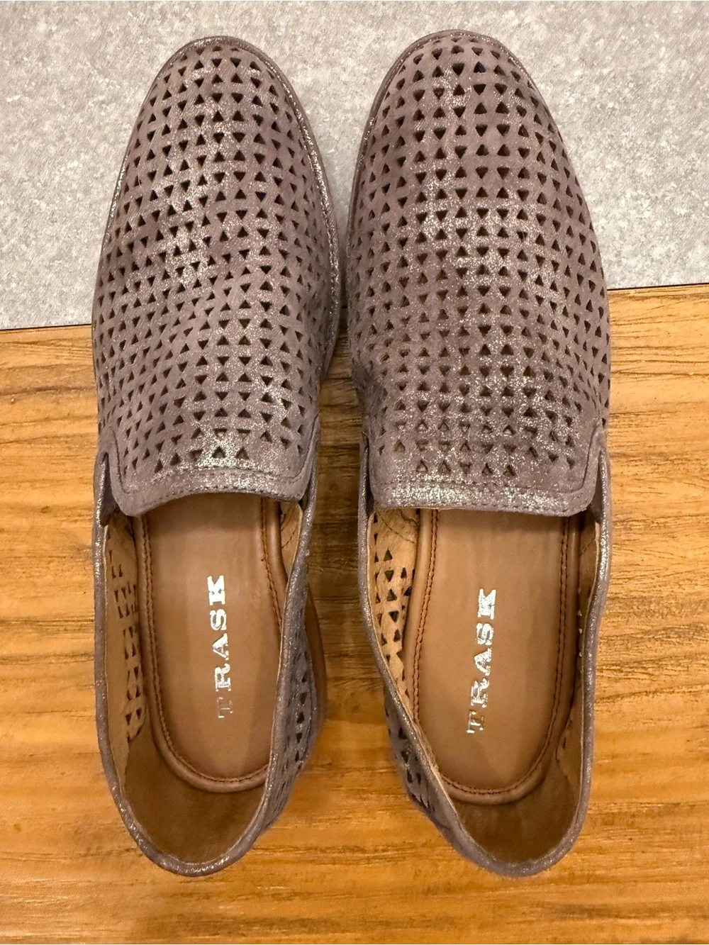 Trask Ali Perforated Metallic Pewter Suede Loafers Slip On Flats Size 9